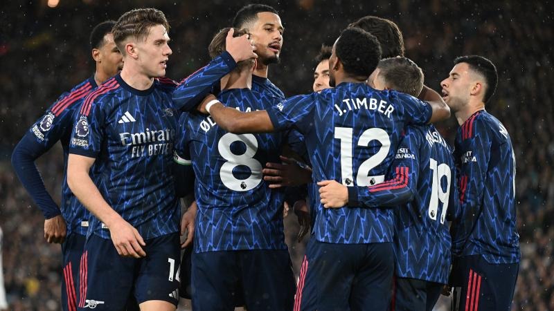 世体：卡萨多无需进行手术，巴萨不排除他在赛季